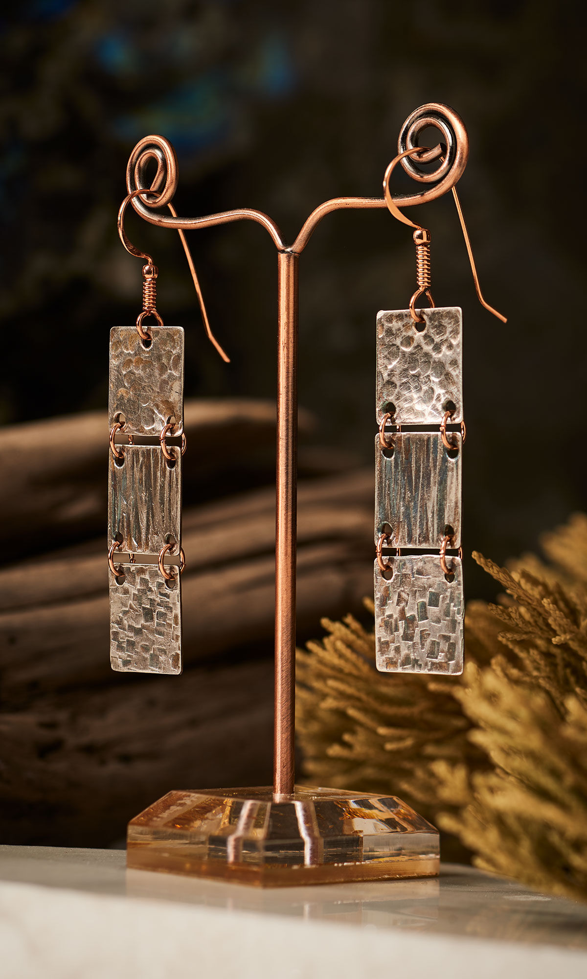 Design Idea R D 2 A on an earring stand