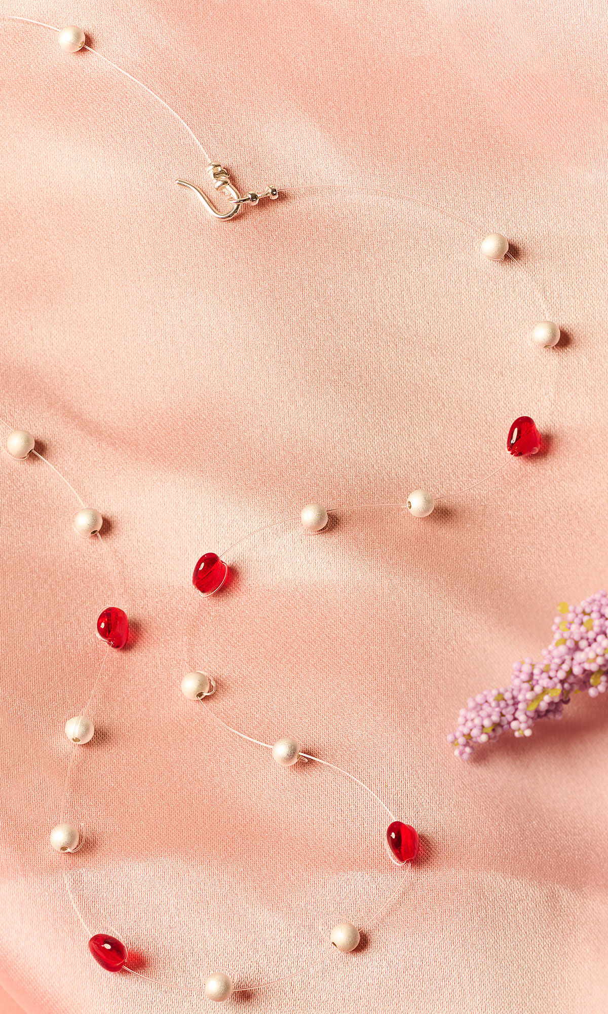 Design Idea RC2N necklace on pink cloth