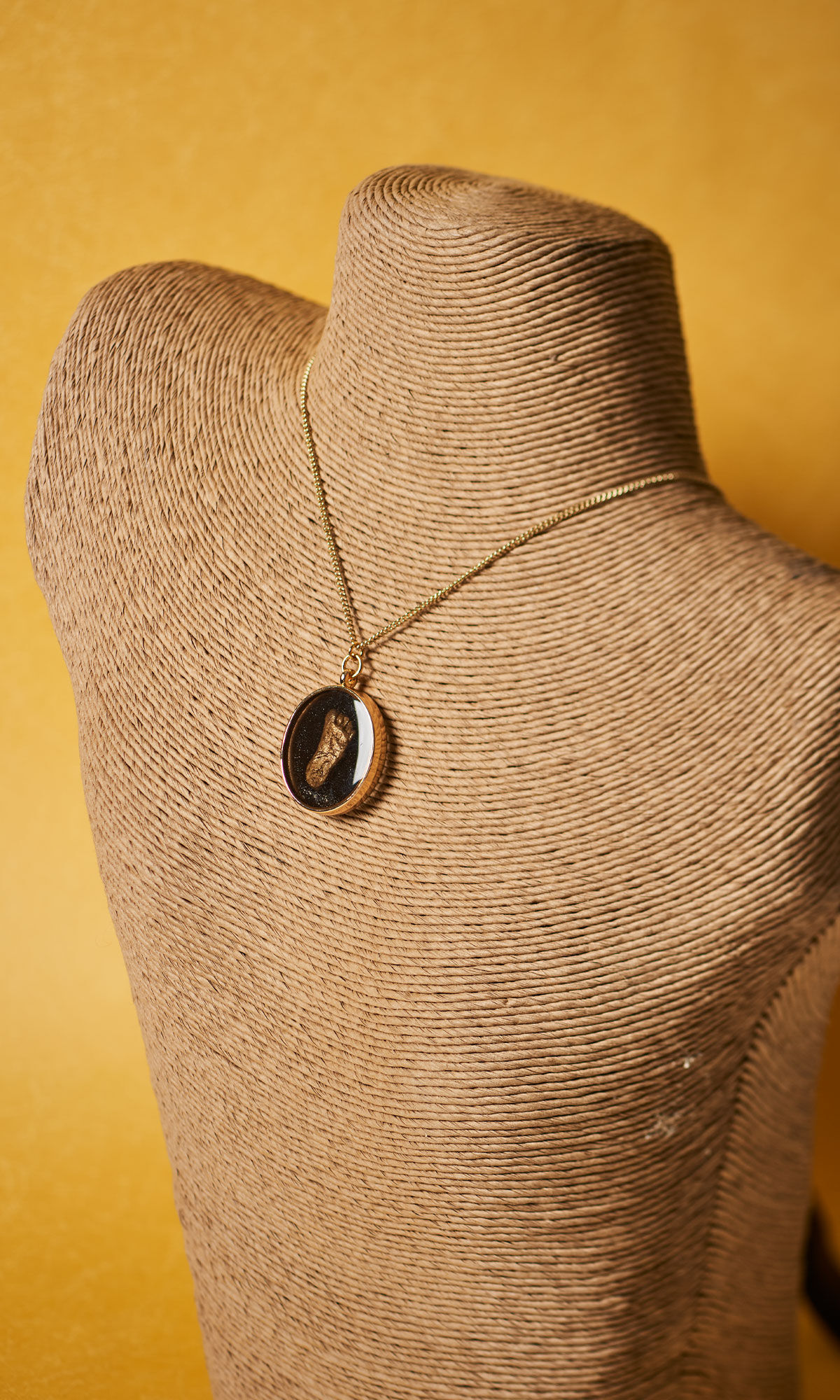 Design Idea QJ2X on a necklace display