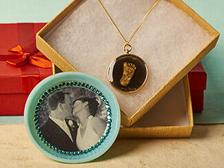 Make Gifts with Resin & Molds