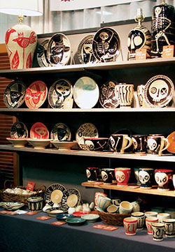 Vertical display with ceramic dishware