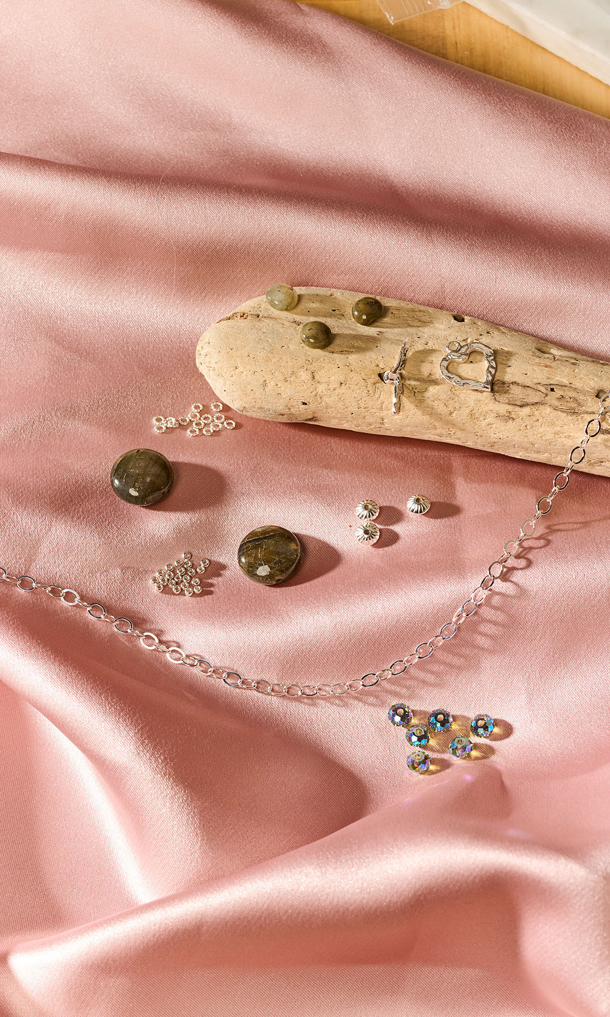 Design Idea RE2Q disassembled on pink silk and wood 