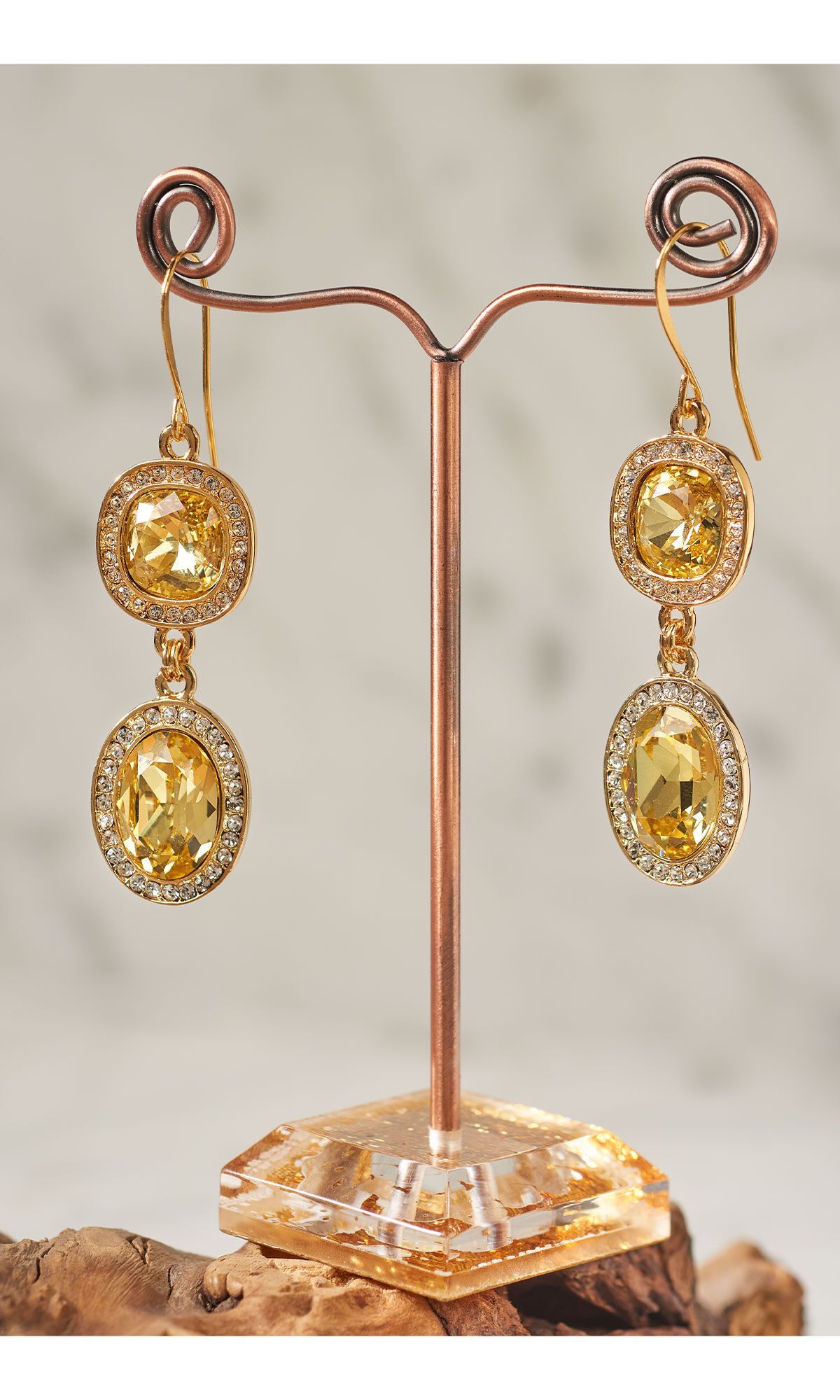 Design Idea QH3S on an earring stand