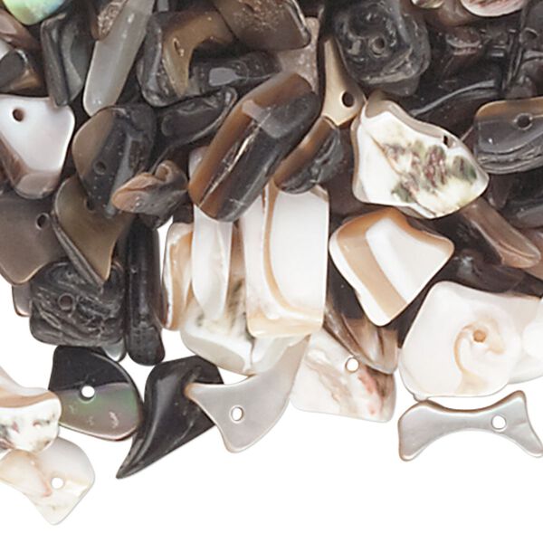 Bead mix, mother-of-pearl and brown lip shell (natural / bleached), small to extra-large chip, Mohs hardness 3-1/2. Sold per 1-1/2 pound pkg, approximately 1,550-1,620 beads. image number 0